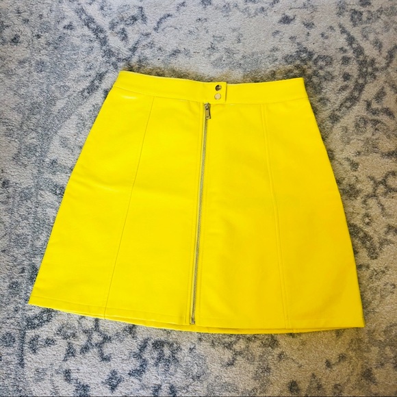 Zara NWOT Faux Leather Mini Skirt Yellow Size S - Picture 1 of 6